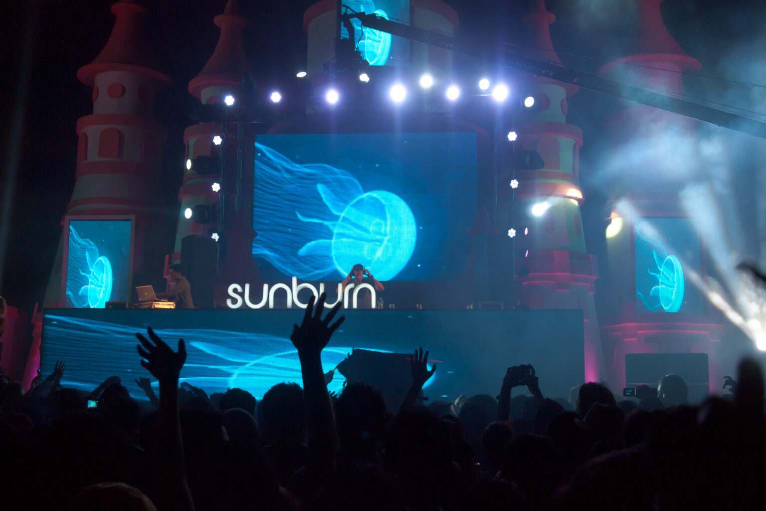 Babu takes a U-TURN says no SUNBURN this year as people do not want it