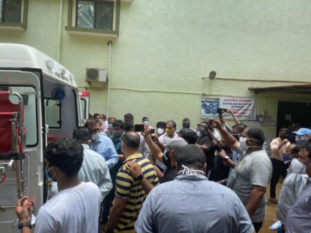 Morcha at Curchorem CHC for not allowing free Ambulance service