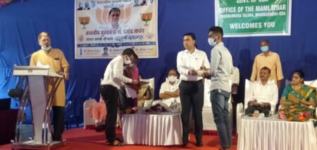 CM offers three projects to Dharbandora