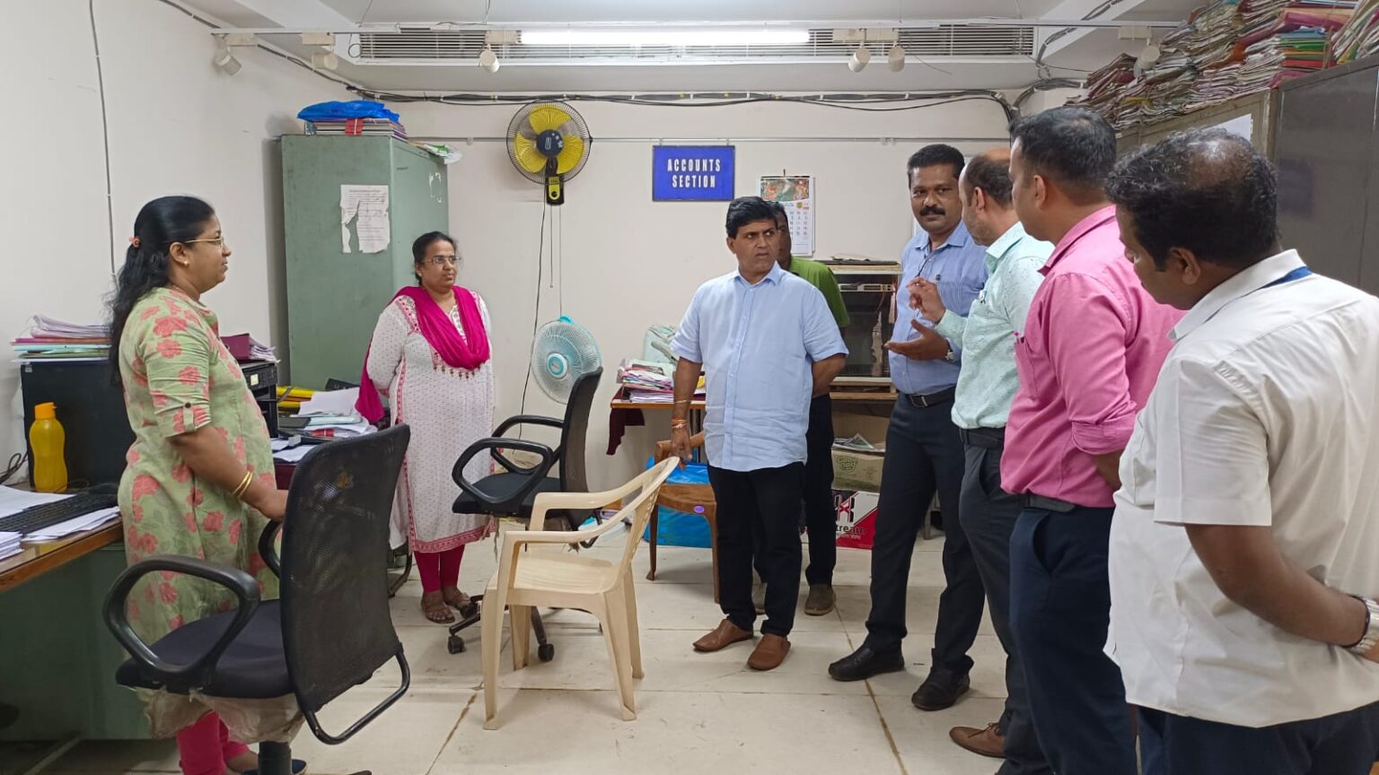 Salkar pays surprise visit to Mamlatdar office