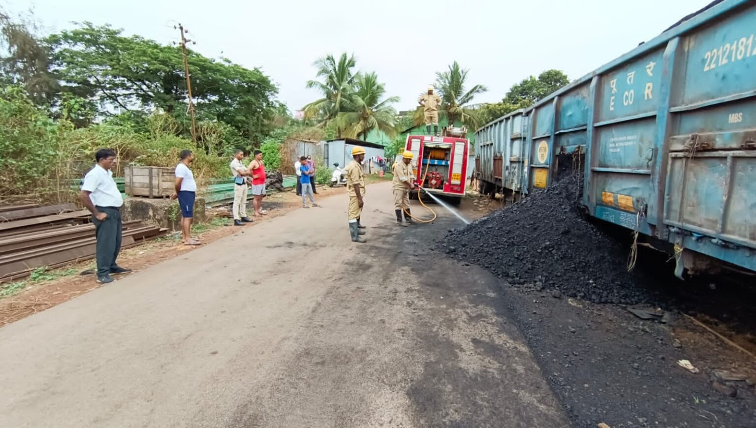 Black smoke from parked wagon grabs people’s attention
