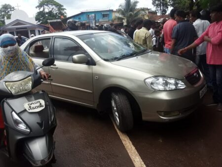 Speeding car hits three students, lady at Curchorem