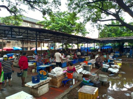 Fish vendors complain about toilets, water logging in the new temporary shed