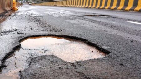 ATAL SETU FLAWS: Govt decides to repair road at cost of contractor