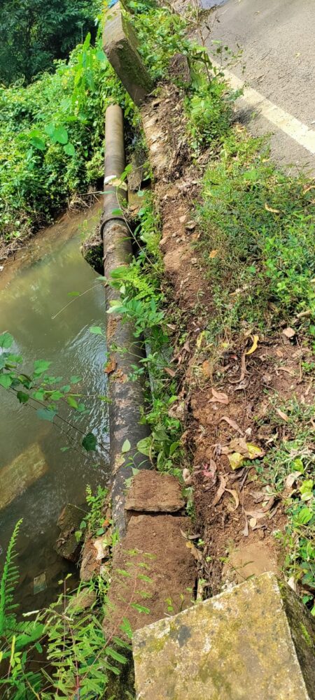 CANACONA: Laterite Stones Safety wall collapses at Dumane -Culvert Bridge