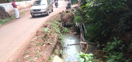 Kavlem road becomes Death Trap due to road-digging
