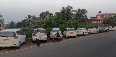 Vasco traffic cops warn vehicle owners against parking on highways