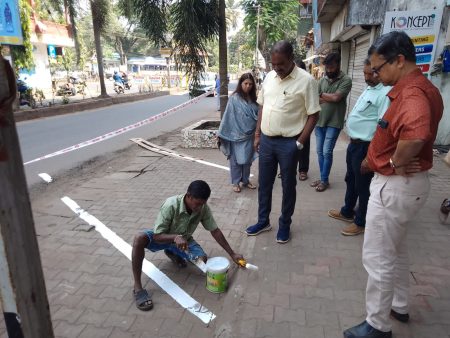 MMC, Rotary club take up the initiative to mark parking lines for four-wheelers