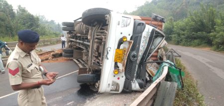 Truck horror on Dhavlim Farmagudi road