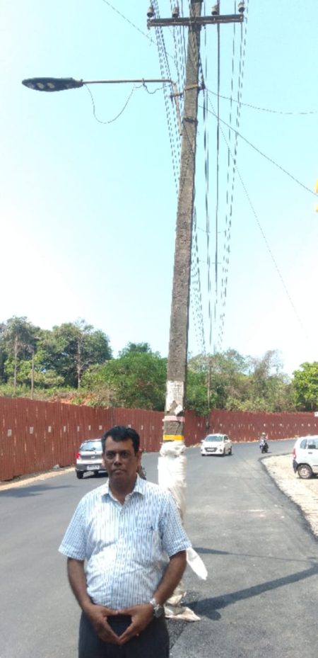 Ponda: Electricity pole on middle of road – Locals urge for removal