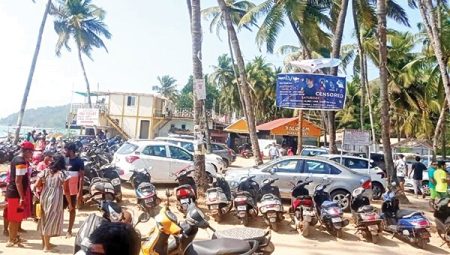 Palolem Beach parking-lot is in total disarray