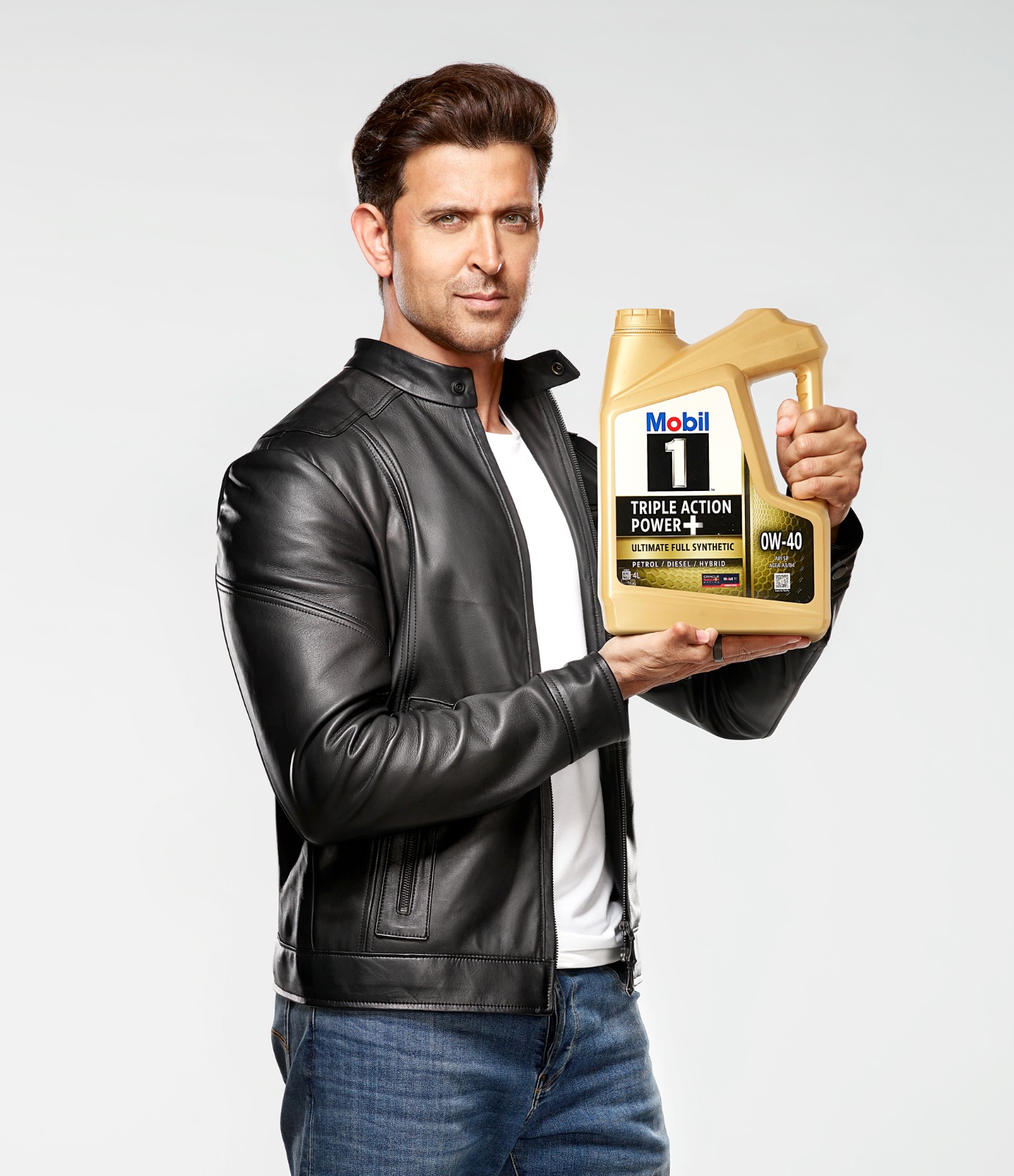 For me, you are a true champion : Hrithik Roshan to R