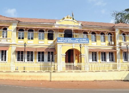 Mapusa market vendors protest against hike in sopo fees