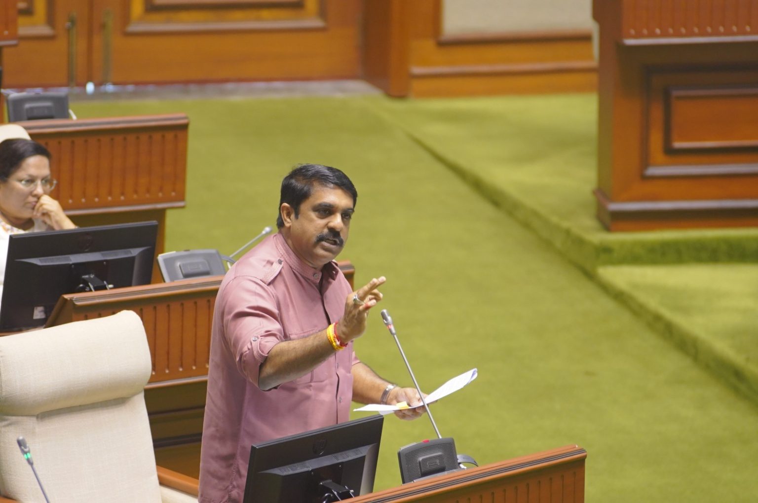 Vijai grills Min Sudin over failure to recover Rs 643 cr power arrears