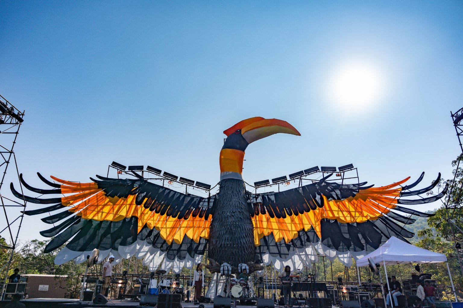 Large-format festivals should use sustainable decor to combat climate change, avoid excessive pollution