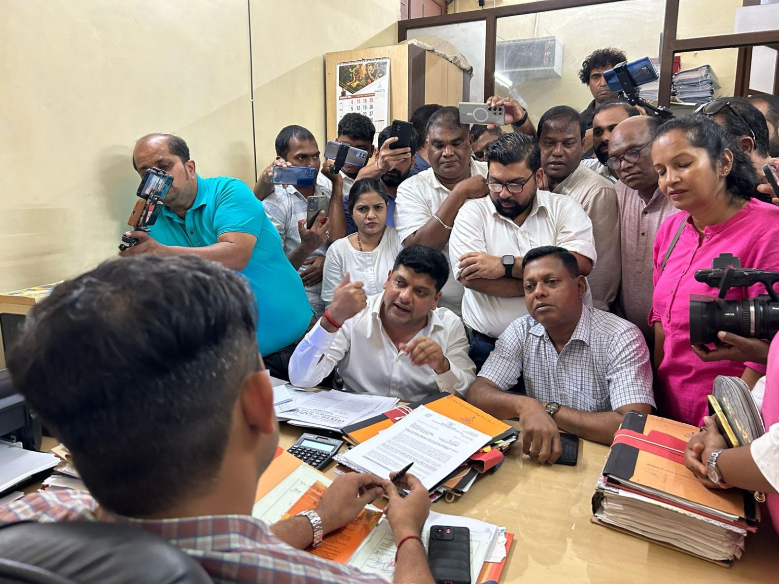 Stop 80k tons ore loading on Lila Fuji vessel till Vedanta pays Rs 165 cr mining dues: Goa Cong