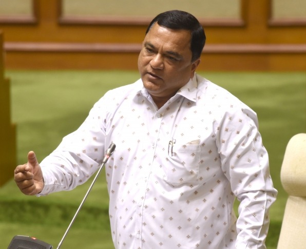 Taxi operators themselves malfunctioned speed governors: claims Min Godinho