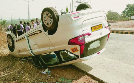 Taxi turns turtle at Colvale; driver injured