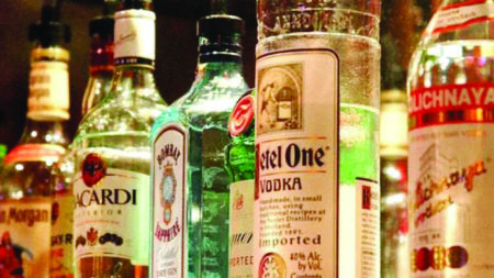 Gujarat cops arrests wine shop, distillery owner from Goa for “liquor smuggling”