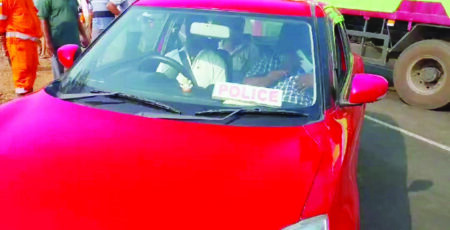 Canacona police stop yet another out-station Car with a “Police’ sticker