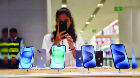 Currency Counting Machines Installed In India’s Apple Stores To Tackle Cash Inflow