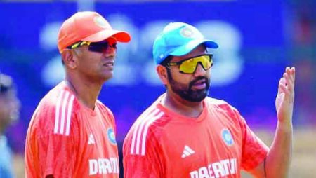 Cricket-Rohit tried to persuade Dravid to stay on as India coach