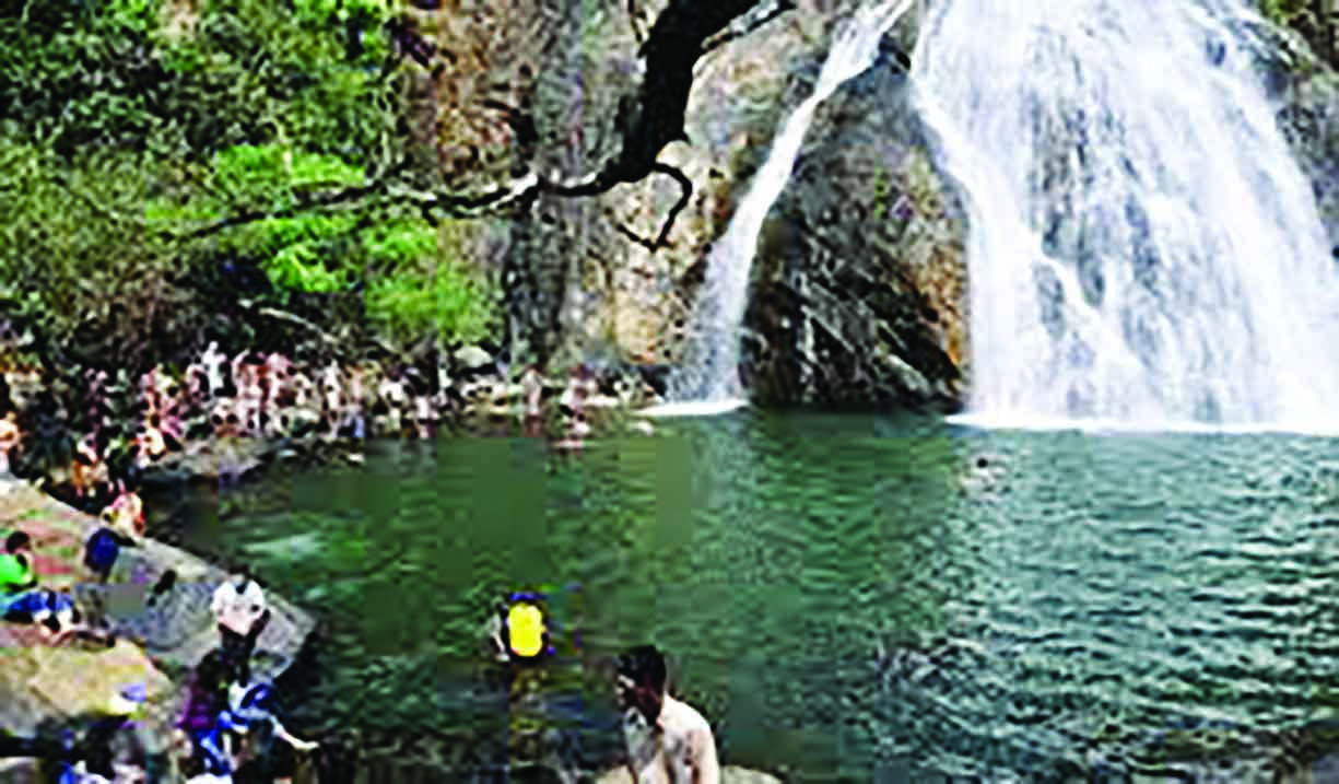 Dudhsagar open to public despite orange alert in Goa Goemkarponn