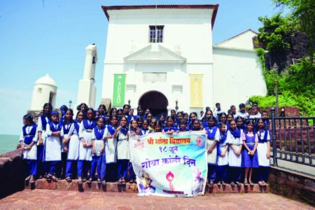 350-plus schoolchildren, prominent Goan FFs visit Aguad Port on Goa Revolution Day
