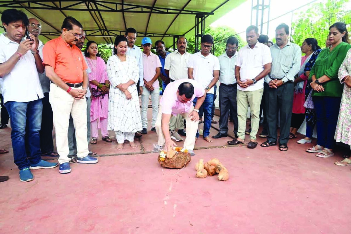 Work on crash barrier project along Dabolim Airport Shortcut Road ...