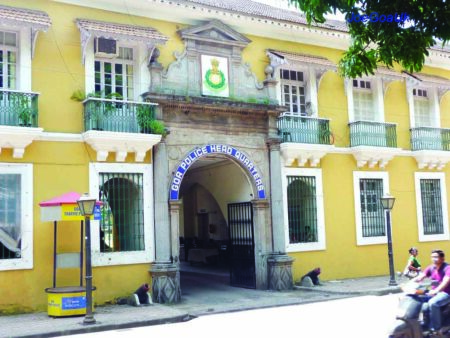 Following apology by Police, HC disposes of ‘posing with accused’ contempt petition