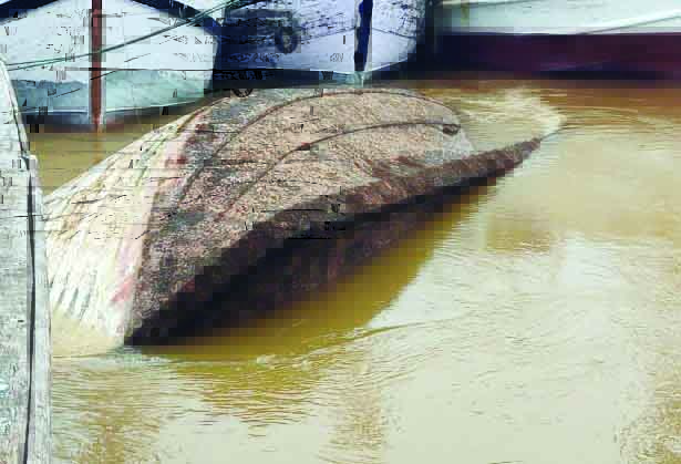 Fishing boat capsizes at Cutbona jetty