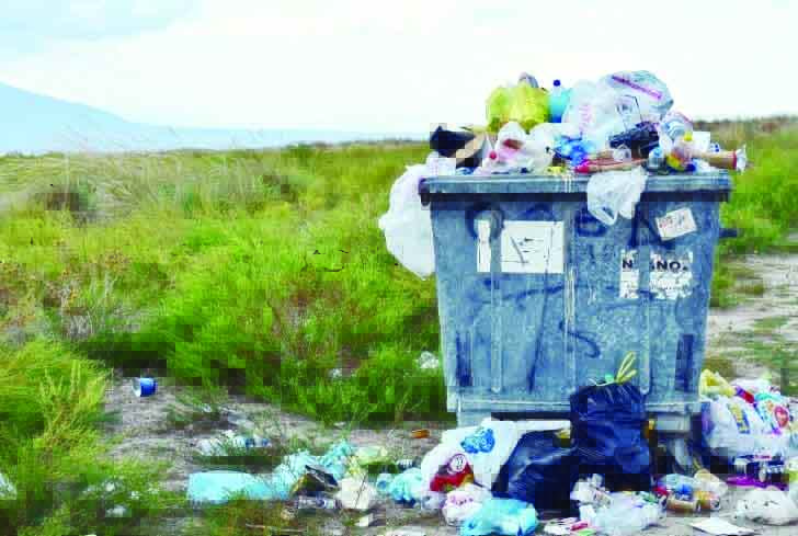 Cortalim MLA apprehends man dumping Garbage on Communidade Land at Cortalim