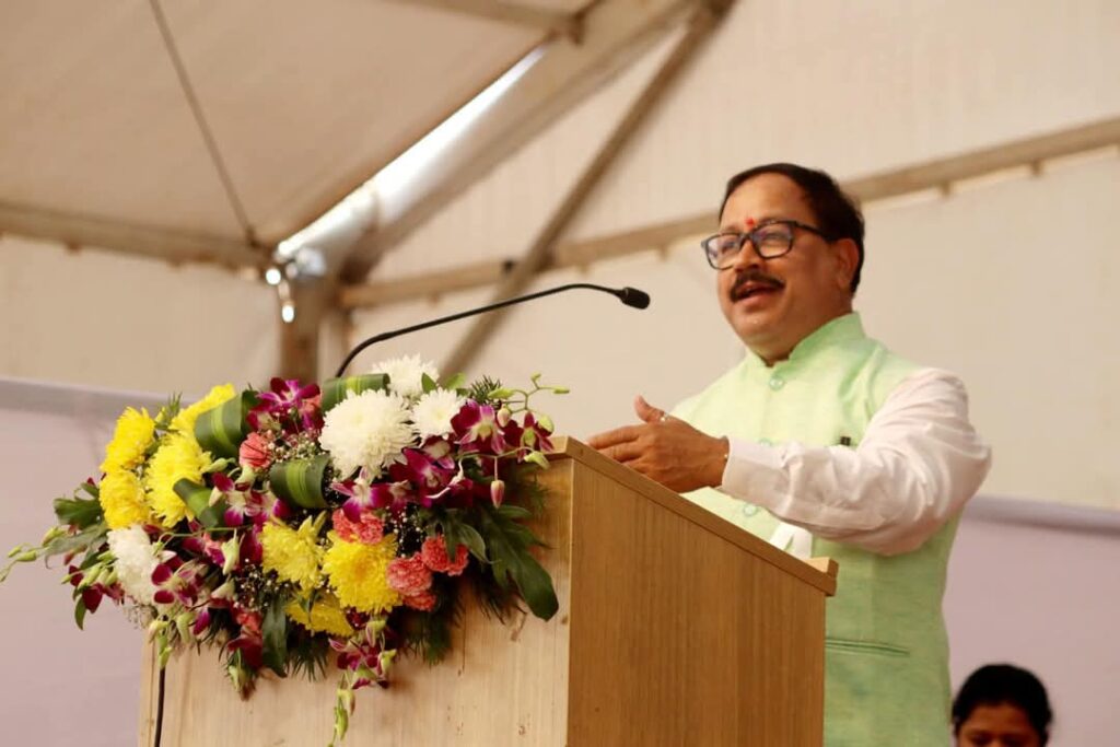 Uphold values of integrity in interest of society & nation: Phal Desai
