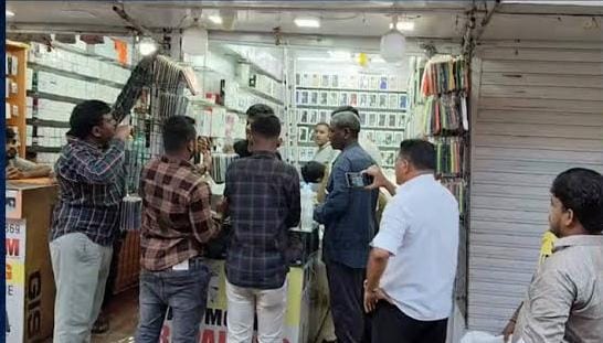 Fake apple products w/Rs 1 Cr seized from 3 shops in Mapusa, FIR registered