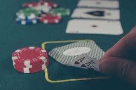 Man Caught Gambling Near Hotel in Mapusa, Rs 2,050 Seized
