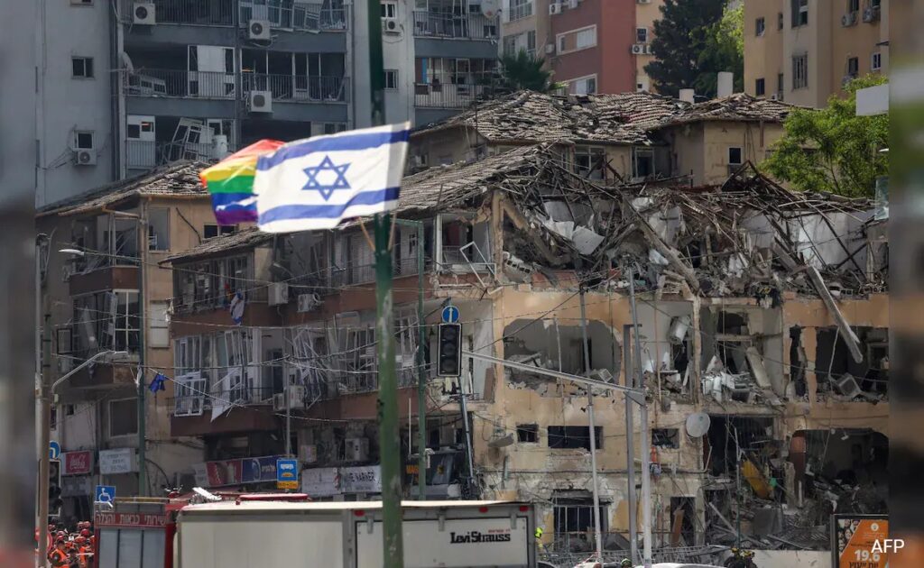 Trump to Decide on Iran Intervention “Within Two Weeks,” Says White House Amid Escalating Conflict