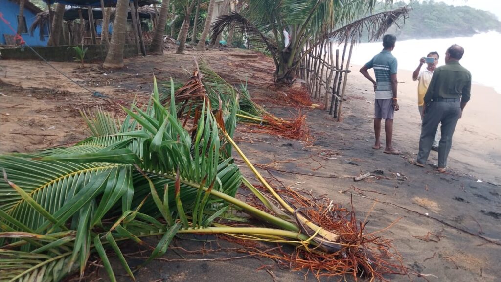 Sea level rises, as high-rising waves devastates/hits Polem beach