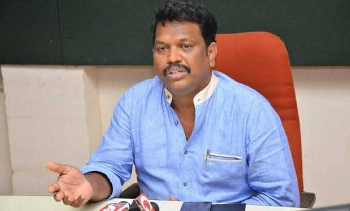 Lobo Issues Ultimatum to Calangute Police: Remove Touts or Face Protest