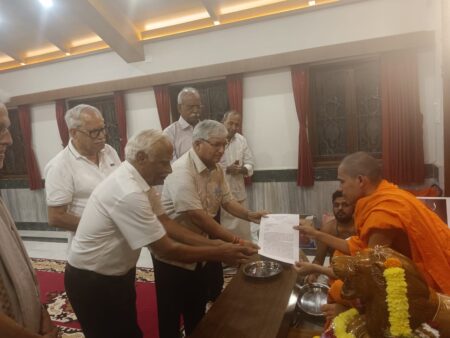 Marathi Rajbhasha Panel Submits Memorandum to Gokarn Partagal Math