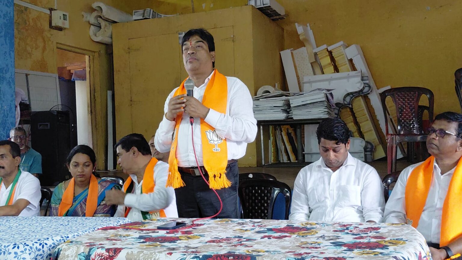 Damu NaikWarns Voters Against ‘Congress Crooks’