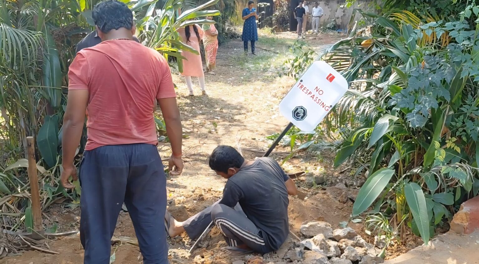 Dy. Collector Restores Traditional Pathway at Rajbagh–Tarir, Star Hotel Fencing Removed