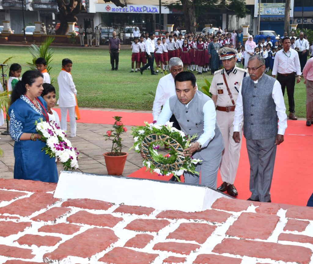CM Leads State in Paying Tributes to Martyrs on Hutatama Diwas