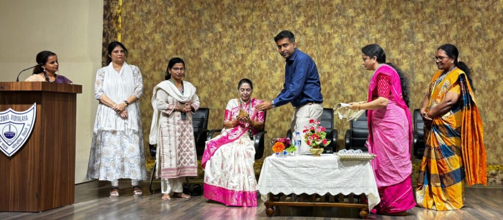 Shobha Padgaonkar Felicitated On Retirement