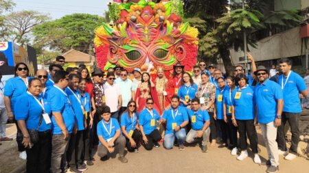 Vasco carnival parade draws thousands of revelers