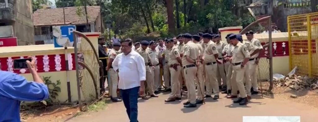 Chaos At Ponda Dy Collector Office During Nominations; Opposition Alleges Bias