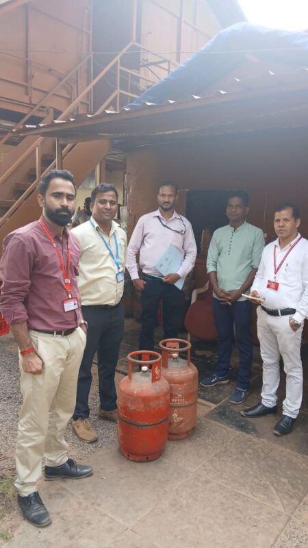 Civil Supplies Confiscates Two Domestic Gas Cylinders from Agonda Shacks