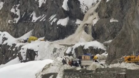 Avalanche At Zojila Pass Kills Seven, Traps Vehicles On Srinagar Leh Highway