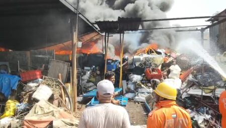Massive fire engulfs scrap yard in Zuarinagar