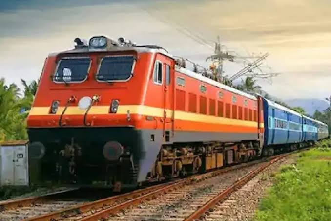 Bangladesh Tourist’s Mobile Stolen on Amravati Express Near Kulem