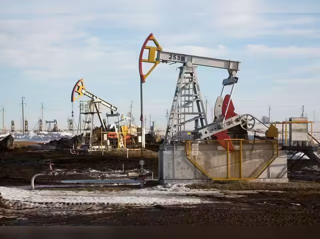 US Ends Oil Sanctions Waivers, Tightening Pressure on Russia and Iran